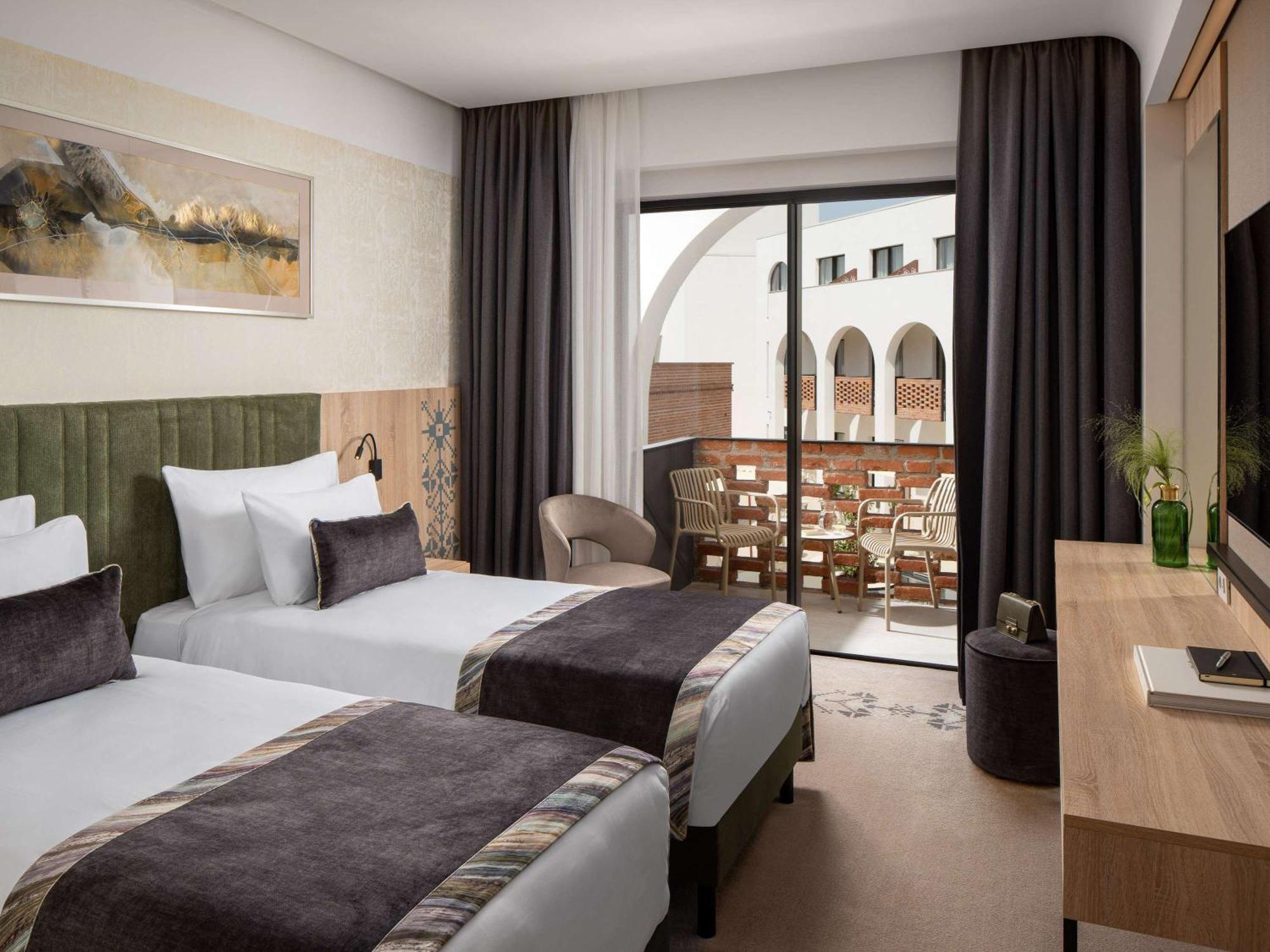 Hotel Mercure Conacul Cozieni Pasarea
